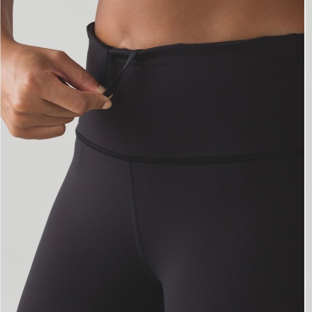 Lululemon Hit It 21” Crop Black Leggings Size 2 Mesh Luxtreme Drawcord - Picture 3 of 16